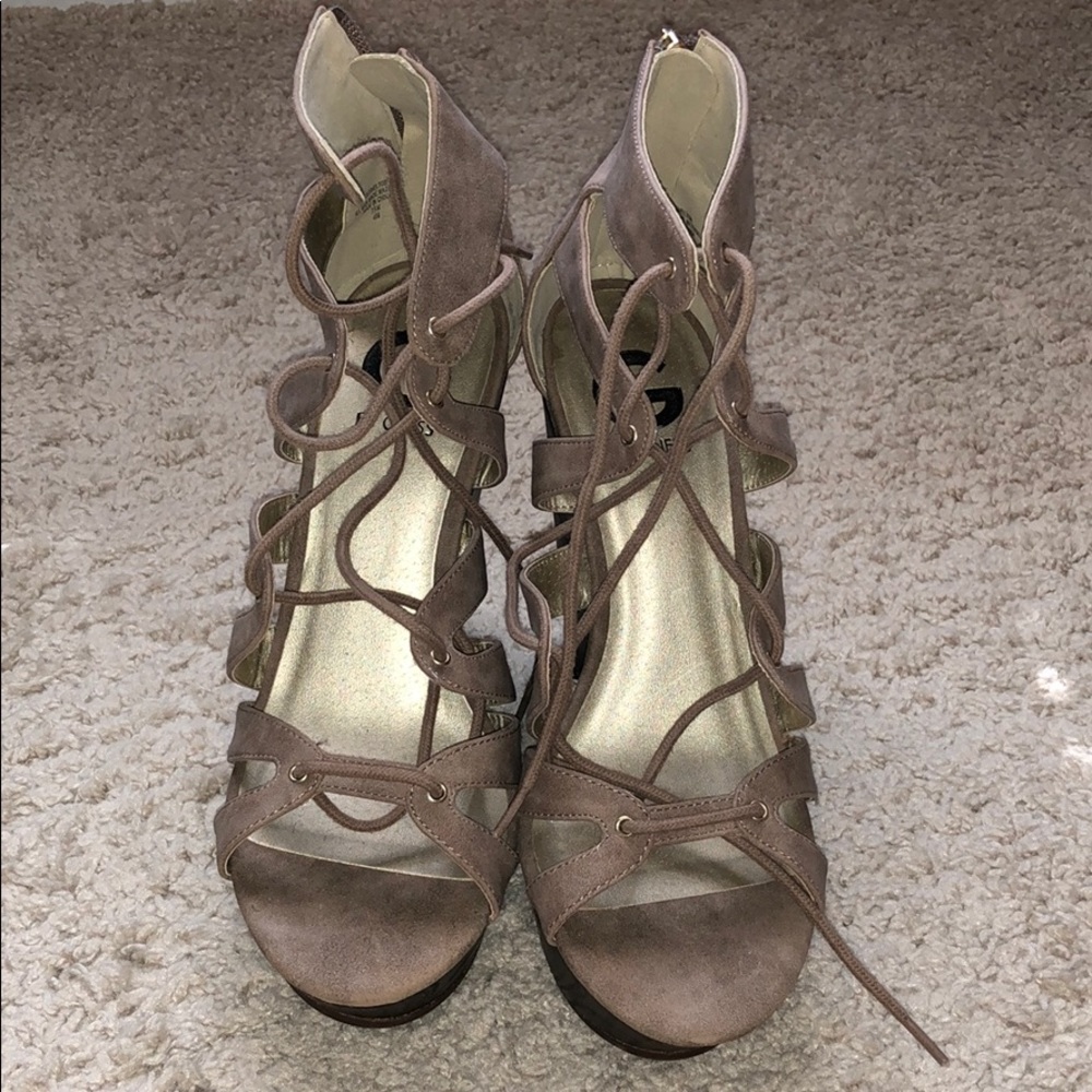 Guess wedges